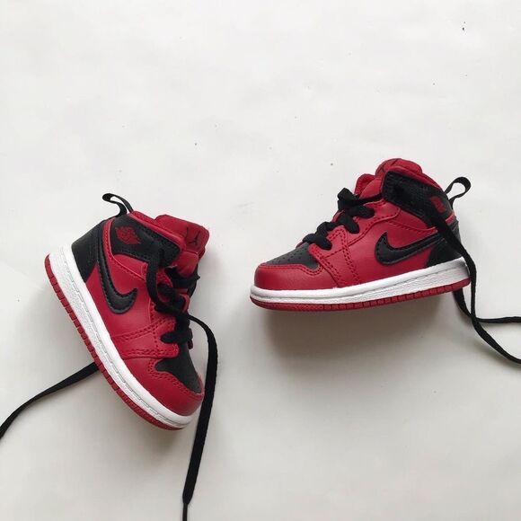 Nike Air Jordan mid sneakers EUC size 4 toddler - Picture 1 of 9